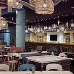 Отель Hampton By Hilton Paris 4*