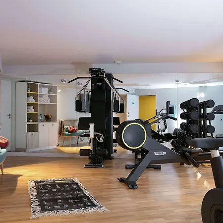 Hampton By Hilton Paris Hotel
