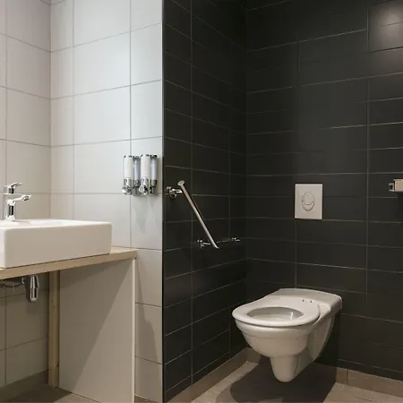 Hotel Hampton By Hilton Paris 4*