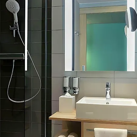 Hampton By Hilton Paris מלון 4*