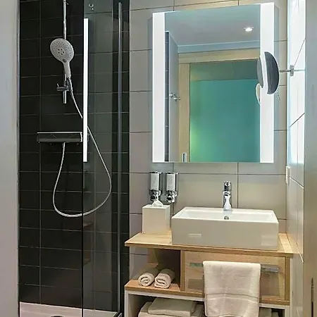 מלון Hampton By Hilton Paris קלישי
