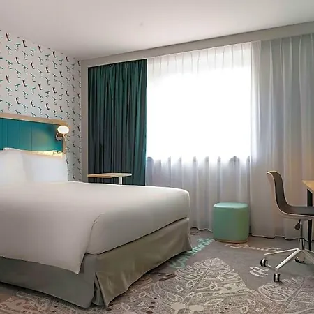 Hampton By Hilton Paris Hotel 4*
