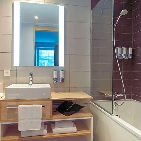 Hampton By Hilton Paris Hotel 4*