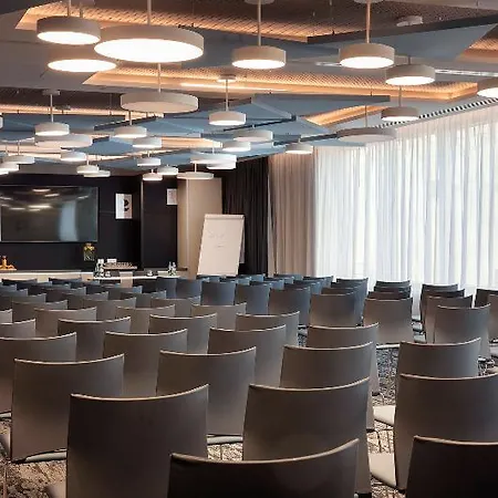 Hampton By Hilton Paris 4*