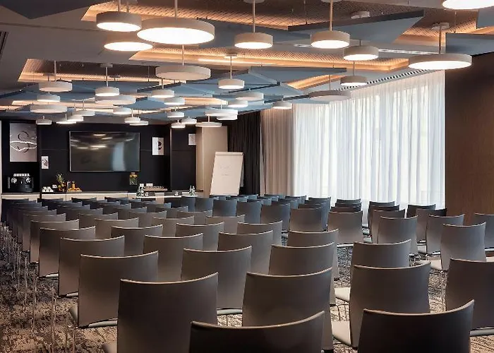 Hampton By Hilton Paris 4*